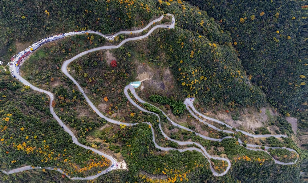 山路弯又弯 陶晓蒲/摄.jpg