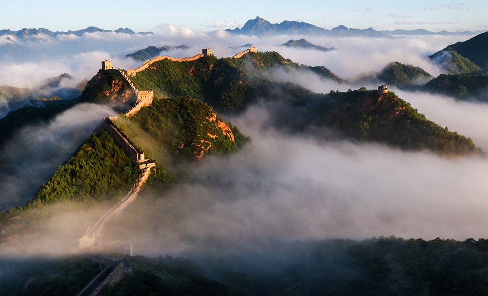 祥云飘过金山岭 韩家川军休所 路文敏/摄.jpg