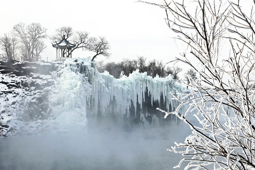 琼楼玉宇问何年 五颗松军休所 孙宏 摄.jpg